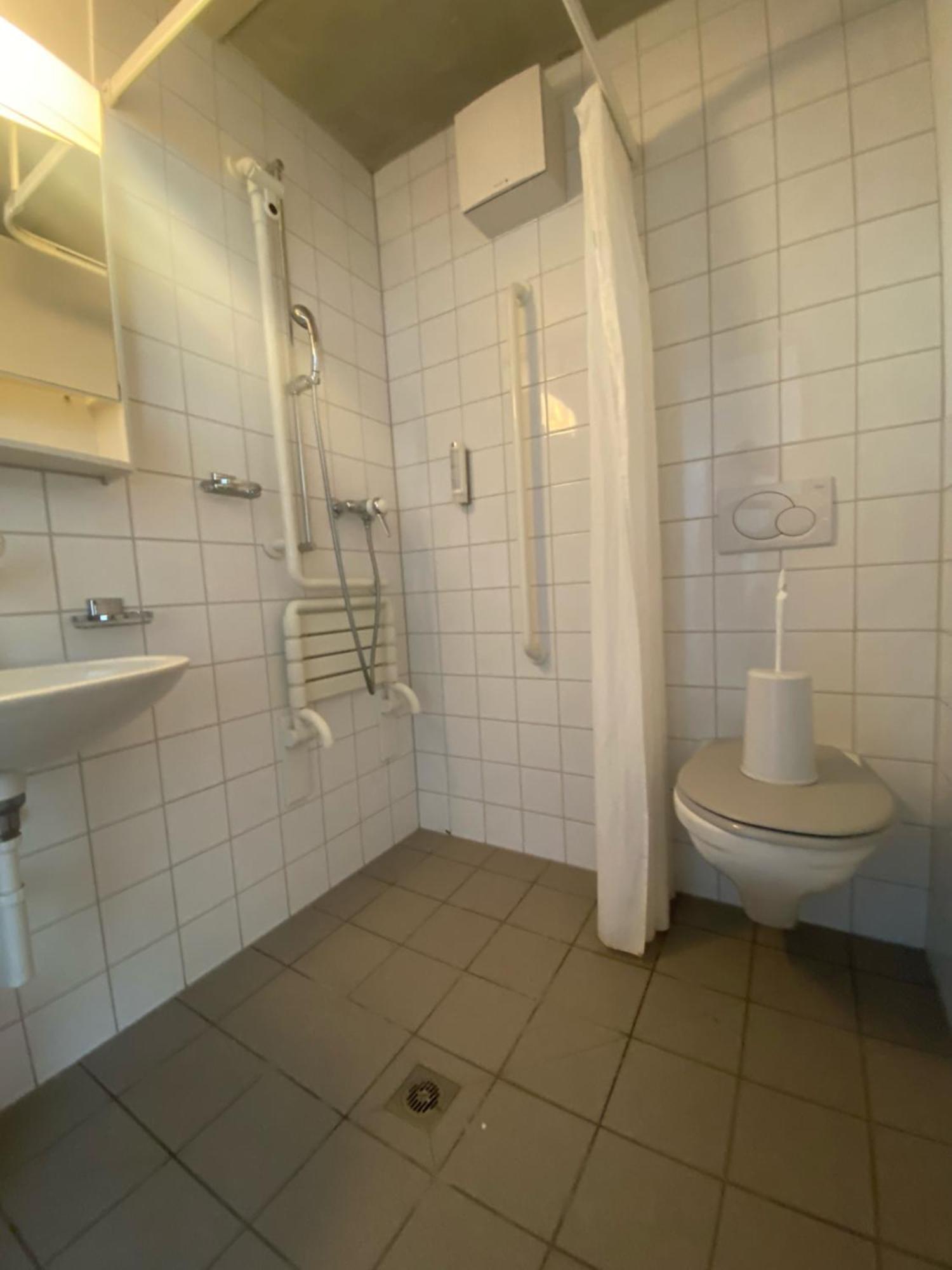 Hotel Centre Saint-Francois Делемон Экстерьер фото
